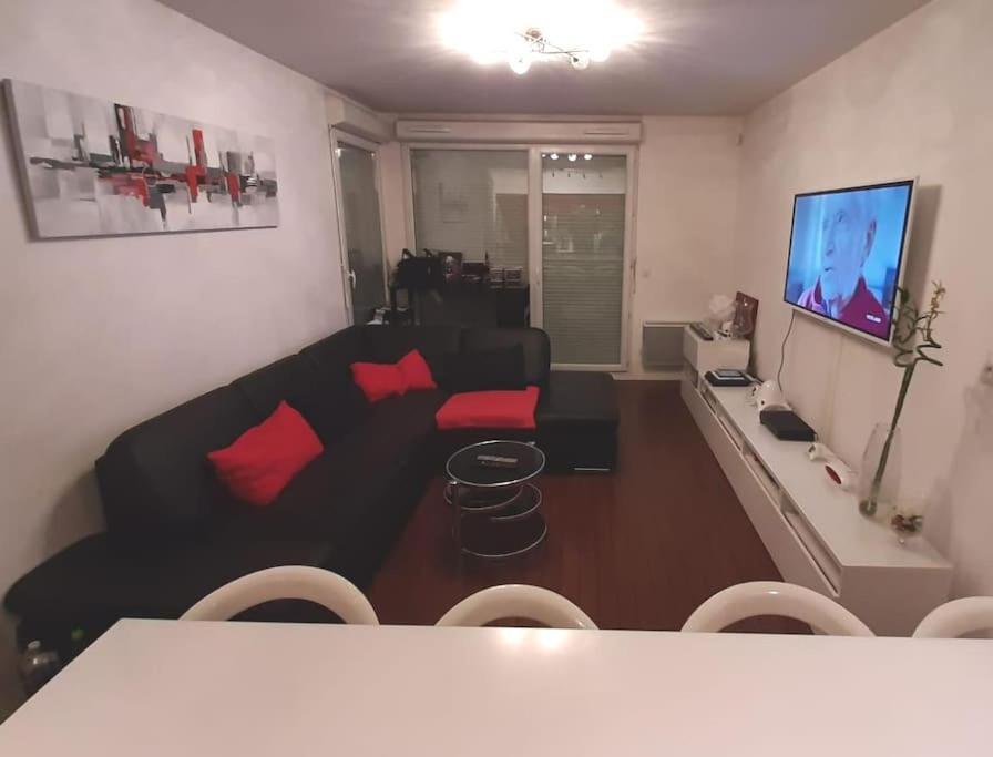 Joli Appartement Avec Jardin Et 2 Parkings Prives Argenteuil Bagian luar foto