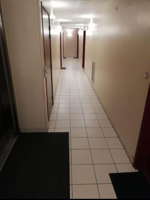 Joli Appartement Avec Jardin Et 2 Parkings Prives Argenteuil Bagian luar foto